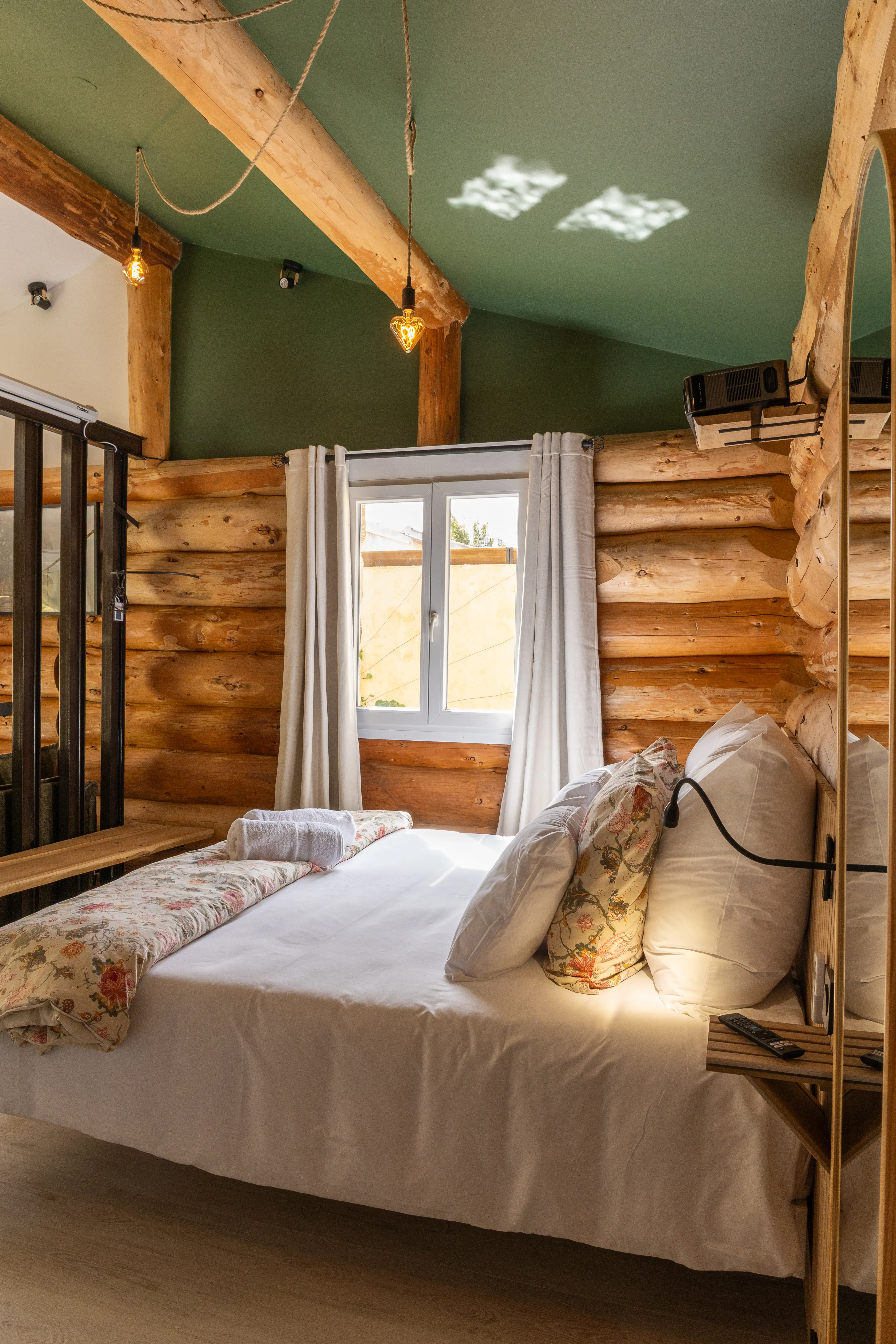 Chambre avec lit double